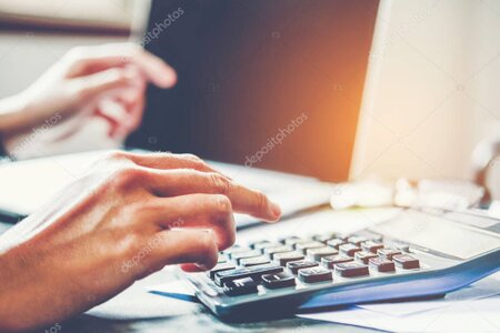 Analisi di un piano fiscale aziendale con documenti e grafici